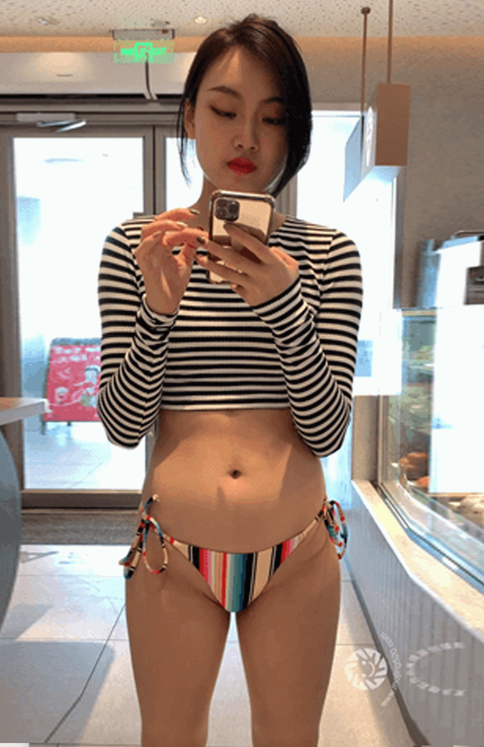 （视频）丰满翘臀美女拼色丁字裤秀身材[1.8G/MP4]84