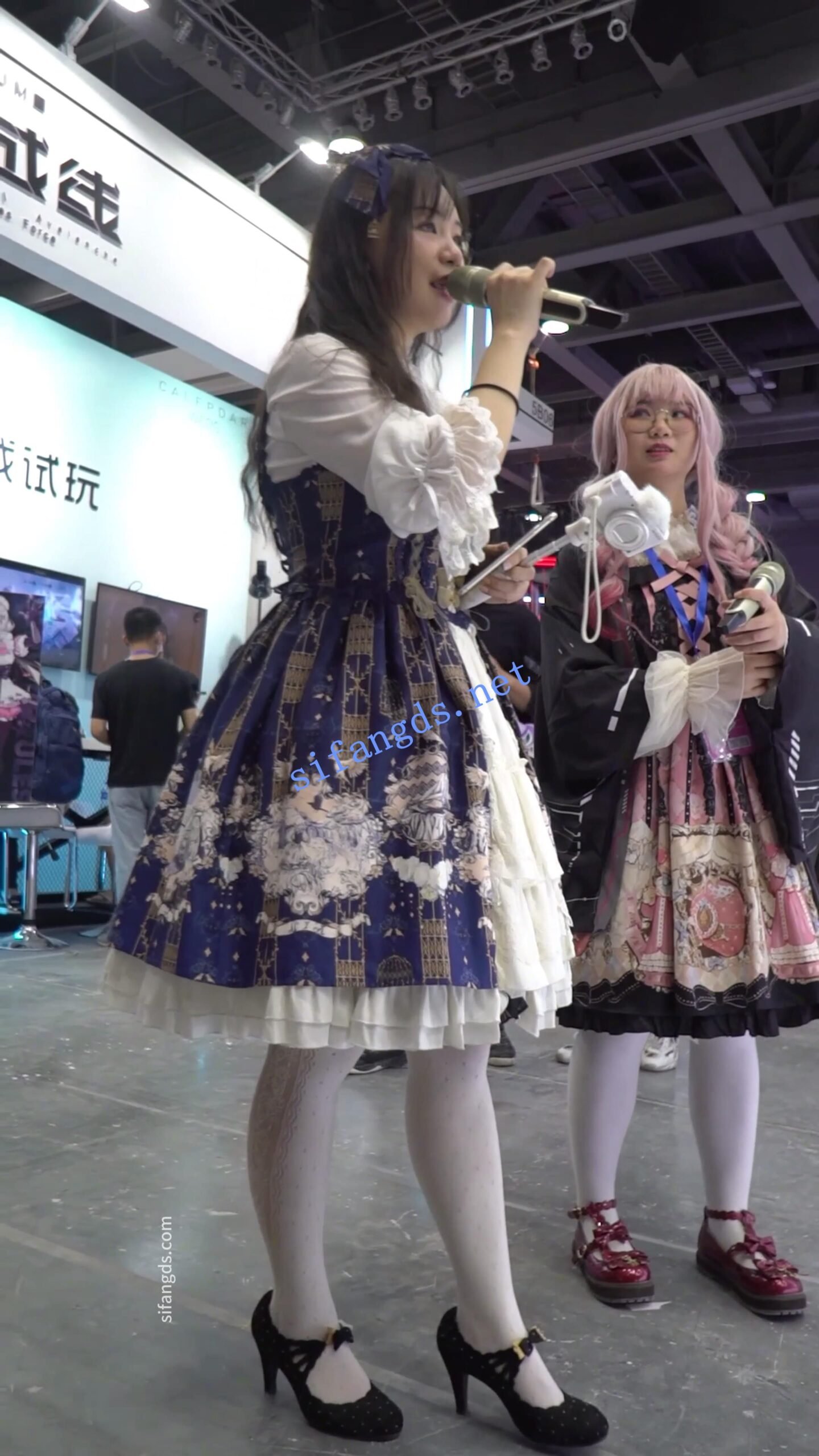 两次CD展台主持人..声音甜美花纹白丝换了内裤