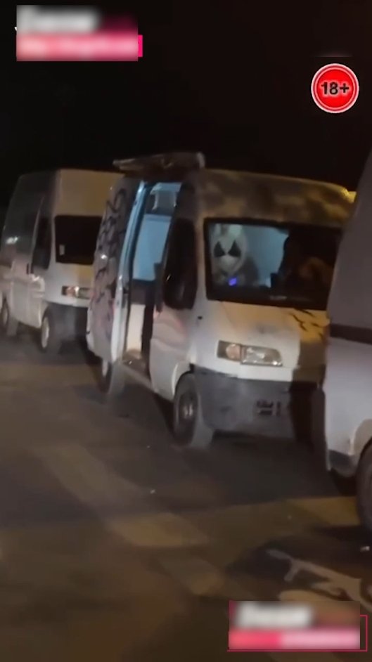 国外街头惊现移动炮房 依维柯里玩大洋马 圆你车震梦 简直不要太爽！