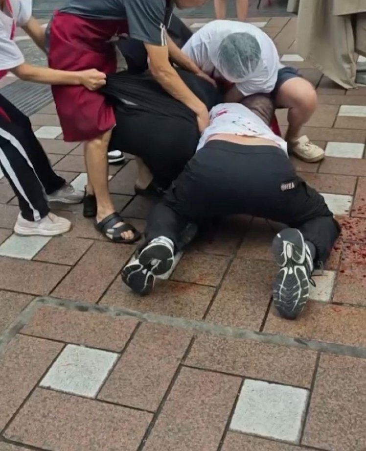 重庆南坪面馆老板 抢客引发血腥斗殴持刀互砍 场面混乱血迹四溅 现场完整版视频流出！