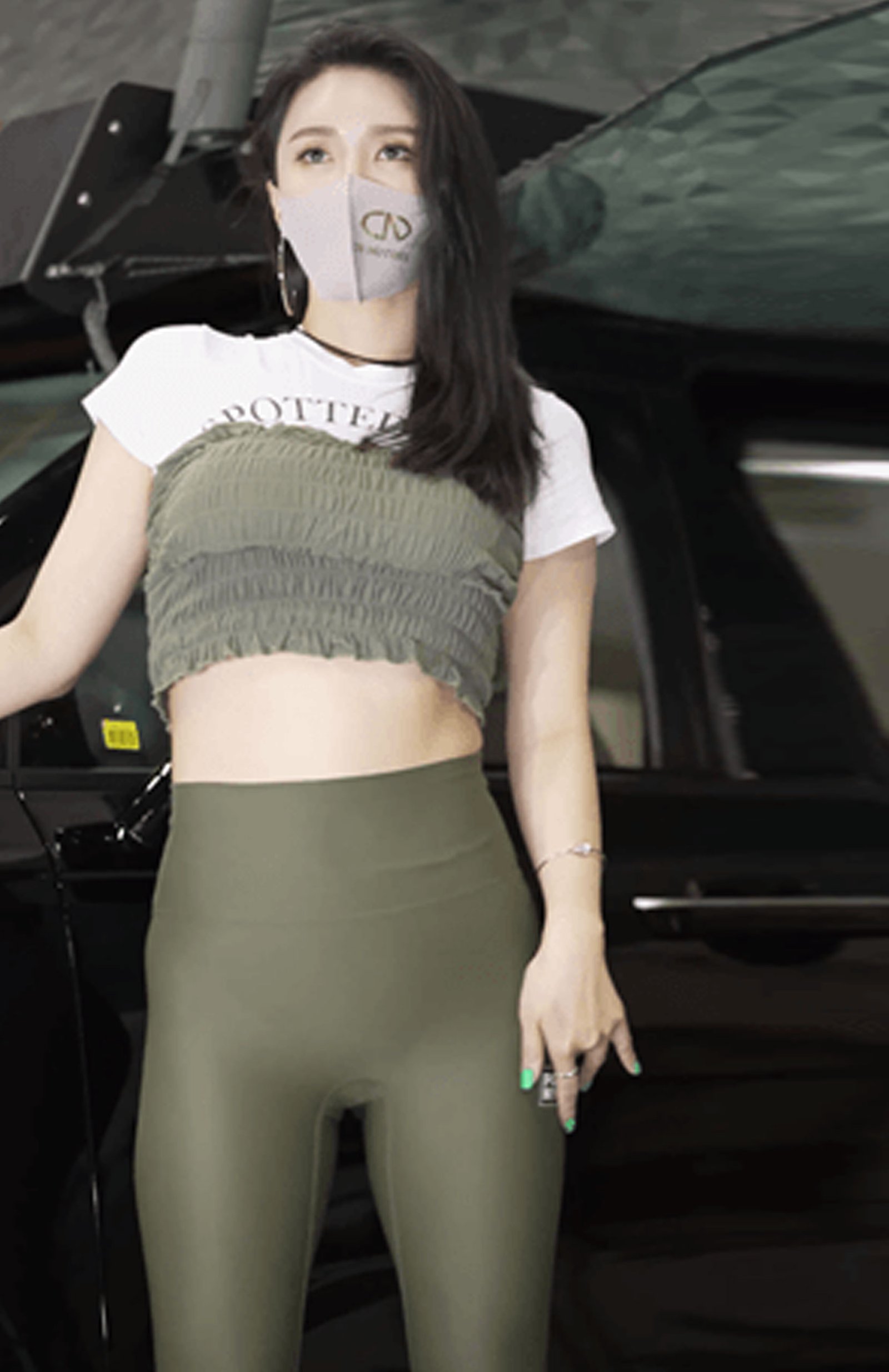 （视频）4K超清车模美女紧身裤诱惑美拍[1.7G/MP4]