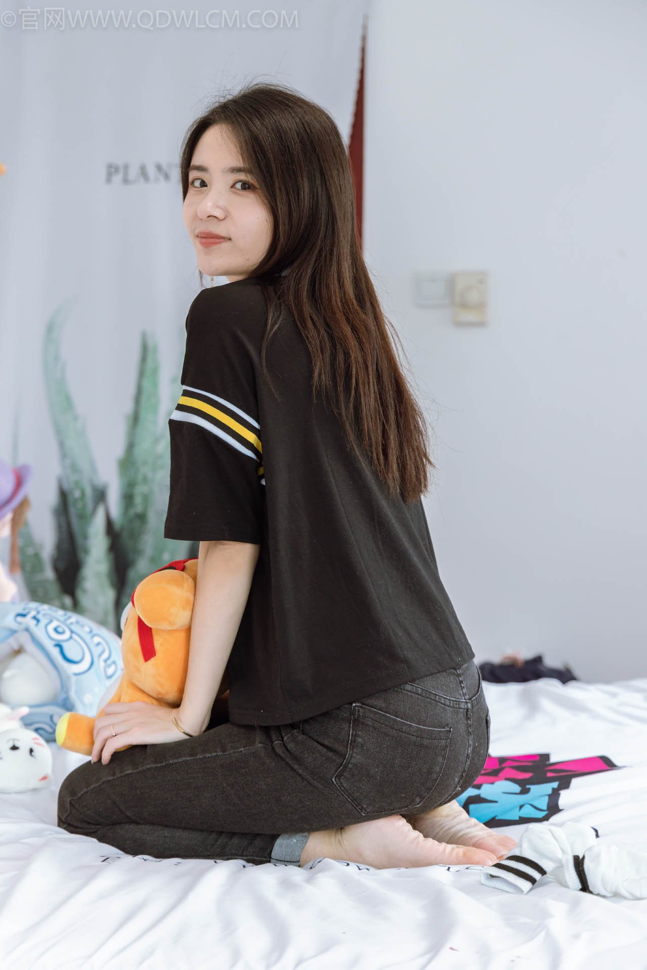 物恋传媒 – 全套2510期含4K原版视频[10381G-2025.11]